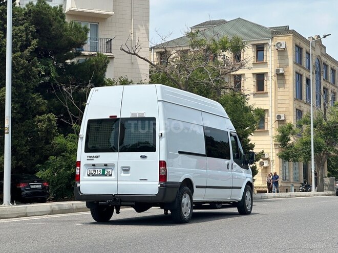 Ford Transit-10