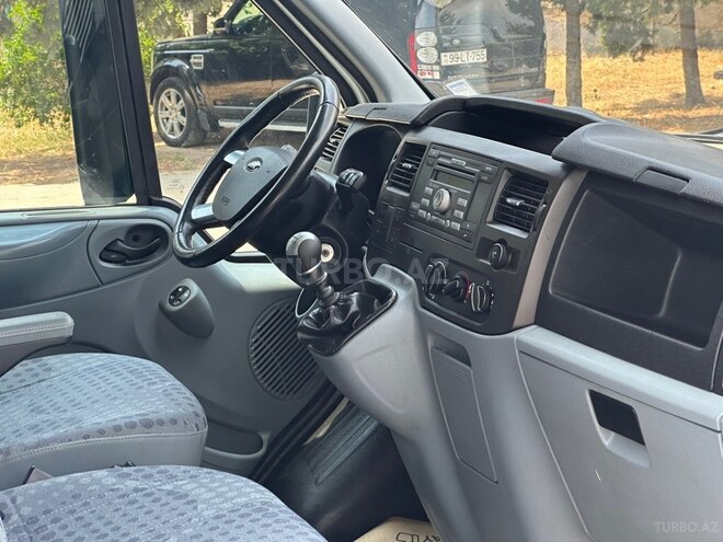 Ford Transit-5