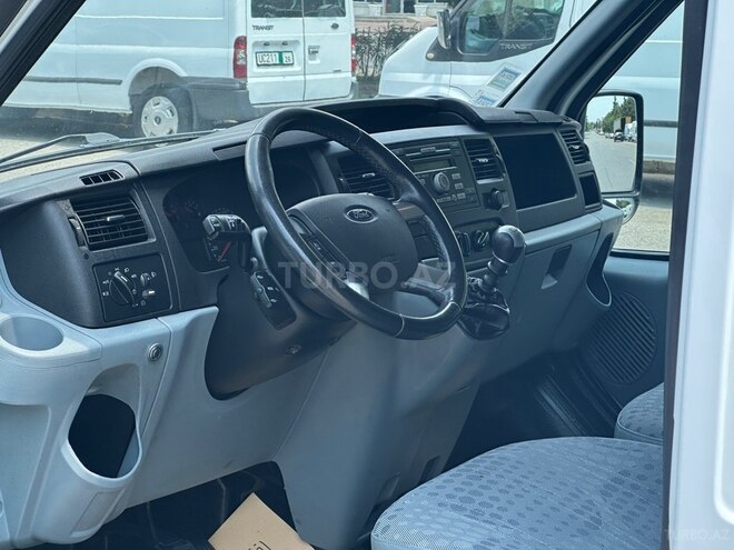 Ford Transit-4