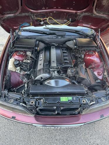 BMW 528-7