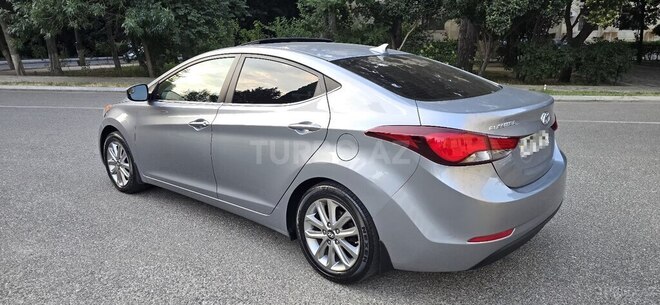 Hyundai Elantra-4