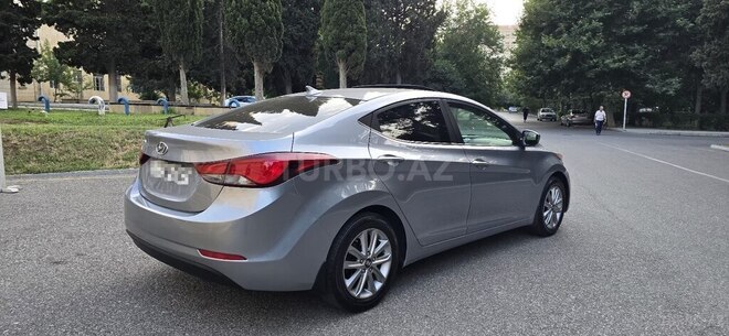 Hyundai Elantra-6