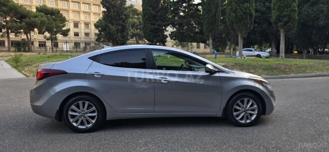 Hyundai Elantra-7