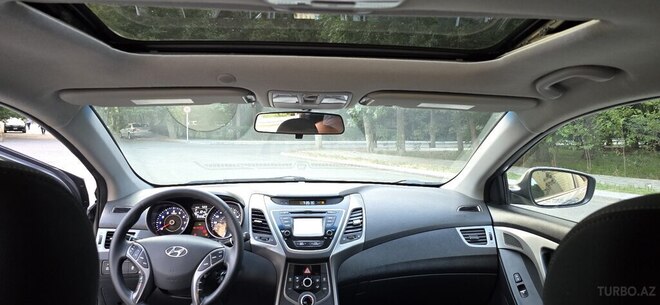 Hyundai Elantra-9