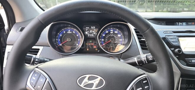 Hyundai Elantra-11