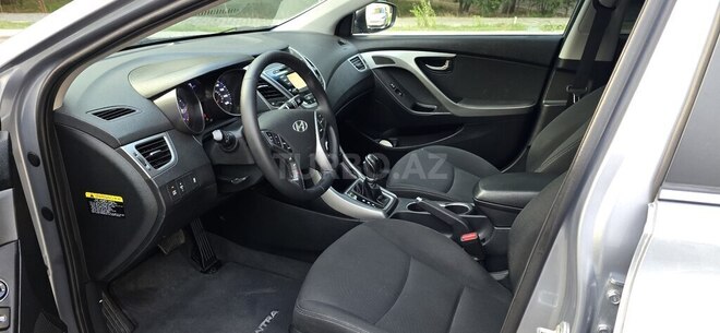 Hyundai Elantra-10