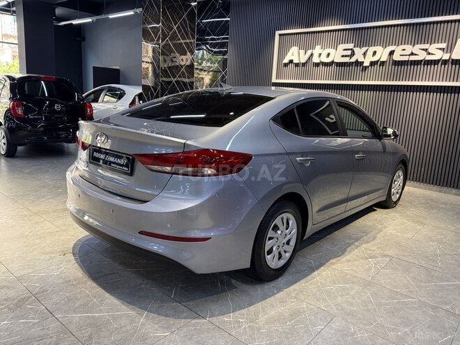 Hyundai Elantra-2