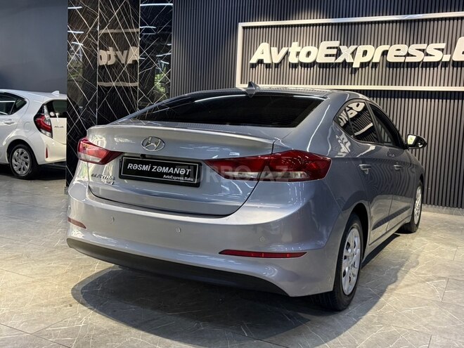 Hyundai Elantra-19