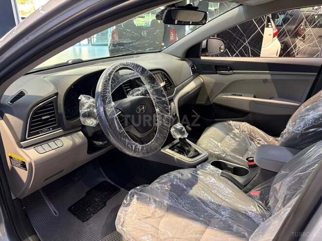 Hyundai Elantra-18