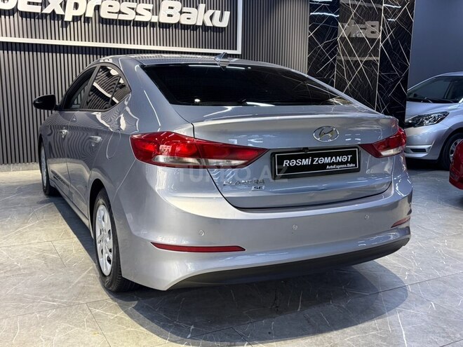 Hyundai Elantra-4