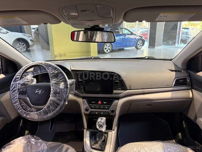 Hyundai Elantra-11