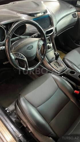 Hyundai Elantra-22