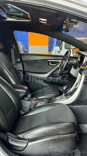 Hyundai Elantra-19