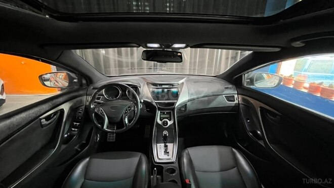 Hyundai Elantra-14