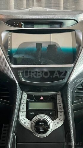 Hyundai Elantra-21