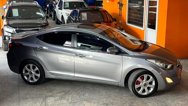 Hyundai Elantra-6