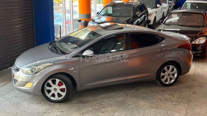 Hyundai Elantra-3