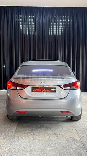 Hyundai Elantra-10