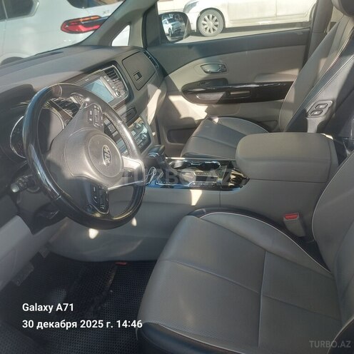 Kia Carnival-2