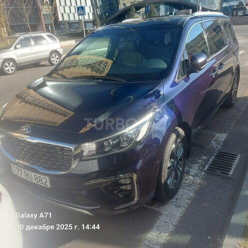 Kia Carnival-1