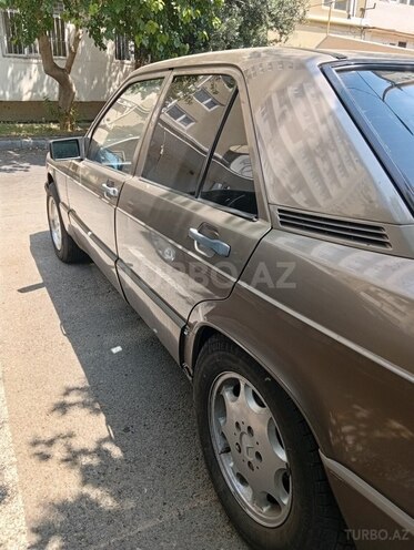Mercedes 190-10