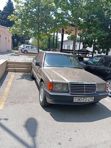 Mercedes 190-1