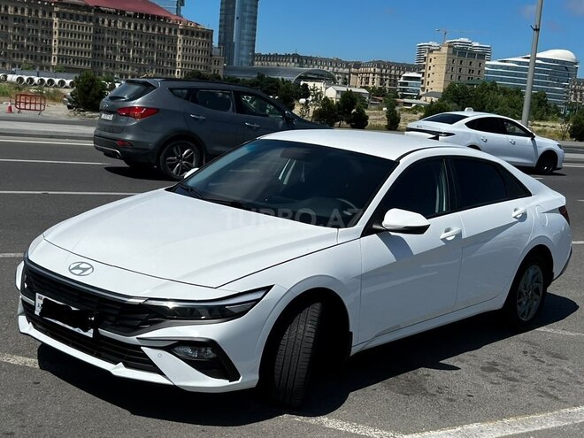Hyundai Elantra-4