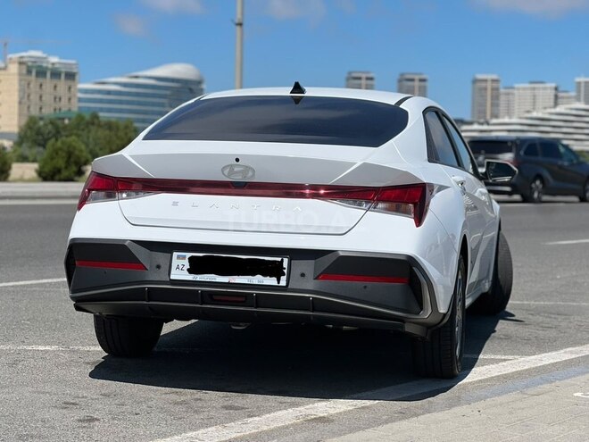 Hyundai Elantra-6