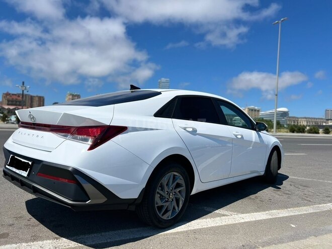 Hyundai Elantra-8