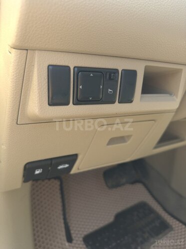 Nissan Tiida-13