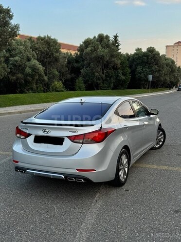 Hyundai Elantra-6