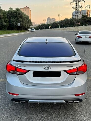 Hyundai Elantra-5
