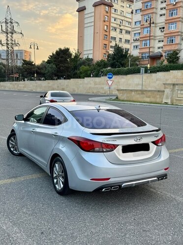 Hyundai Elantra-4