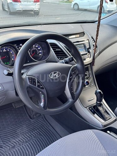 Hyundai Elantra-9