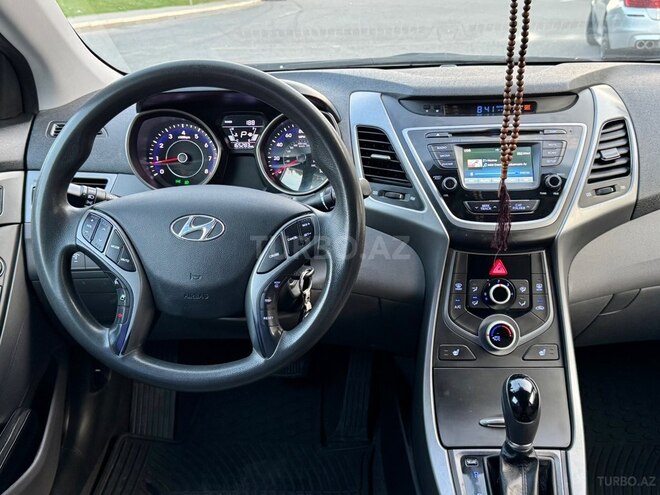 Hyundai Elantra-8
