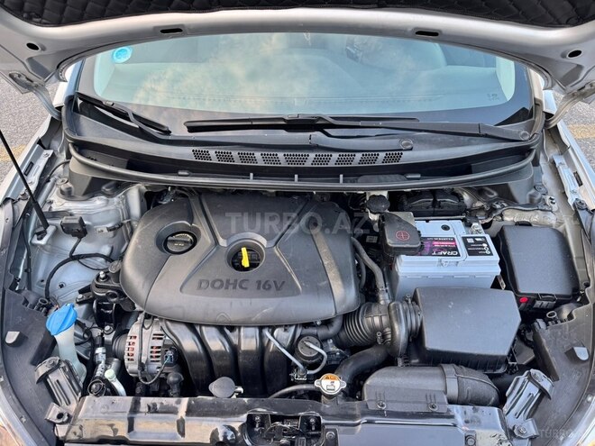 Hyundai Elantra-18