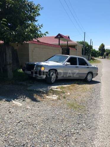 Mercedes 190-1