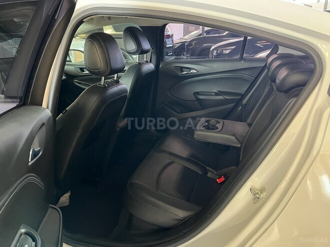 Chevrolet Cruze-17
