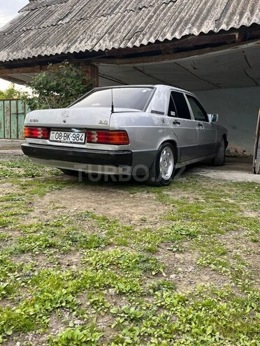 Mercedes 190-8