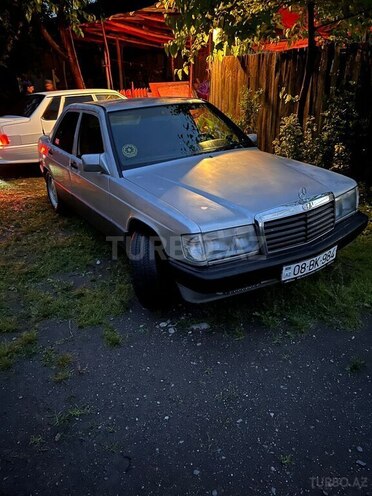 Mercedes 190-10