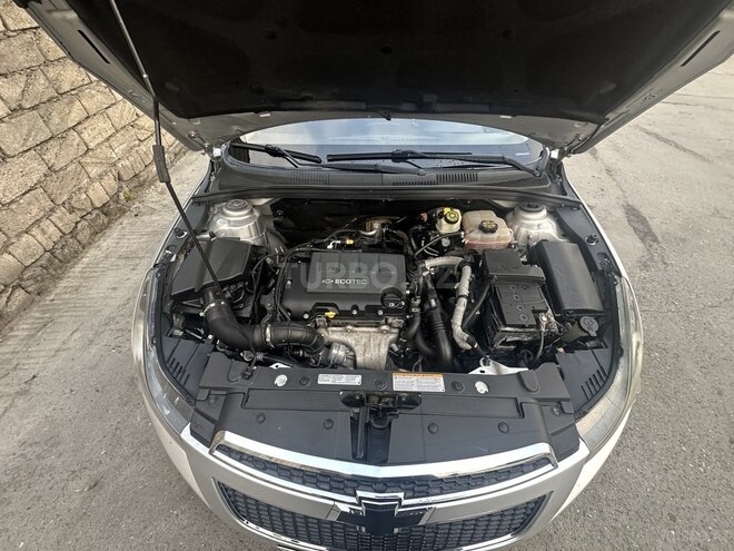 Chevrolet Cruze-12