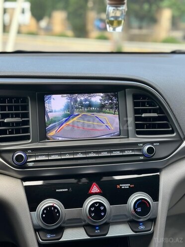 Hyundai Elantra-15
