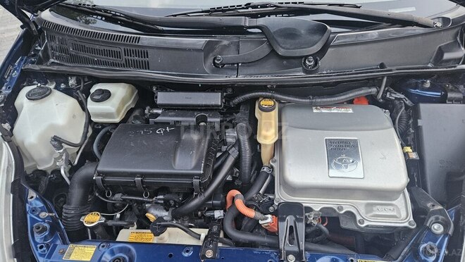 Toyota Prius-12