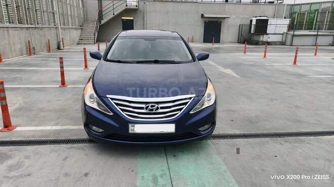Hyundai Sonata-1