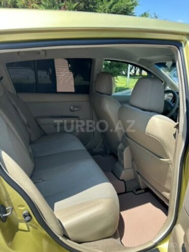 Nissan Tiida-11