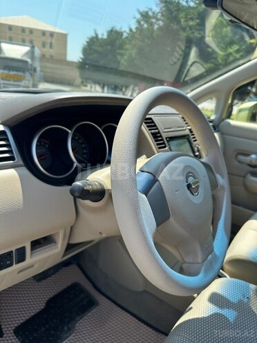 Nissan Tiida-9