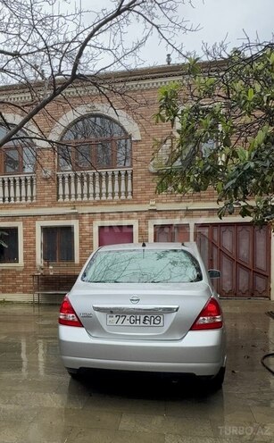 Nissan Tiida-2