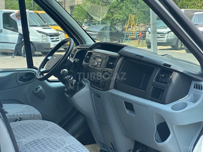 Ford Transit-8