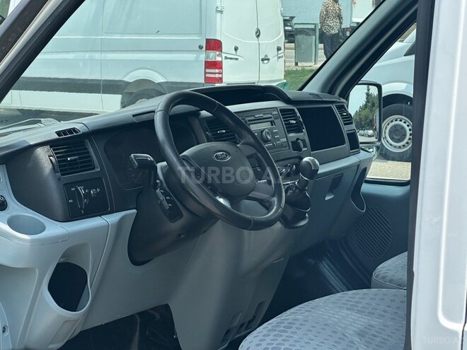 Ford Transit-7