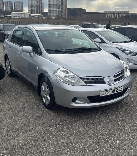Nissan Tiida-5
